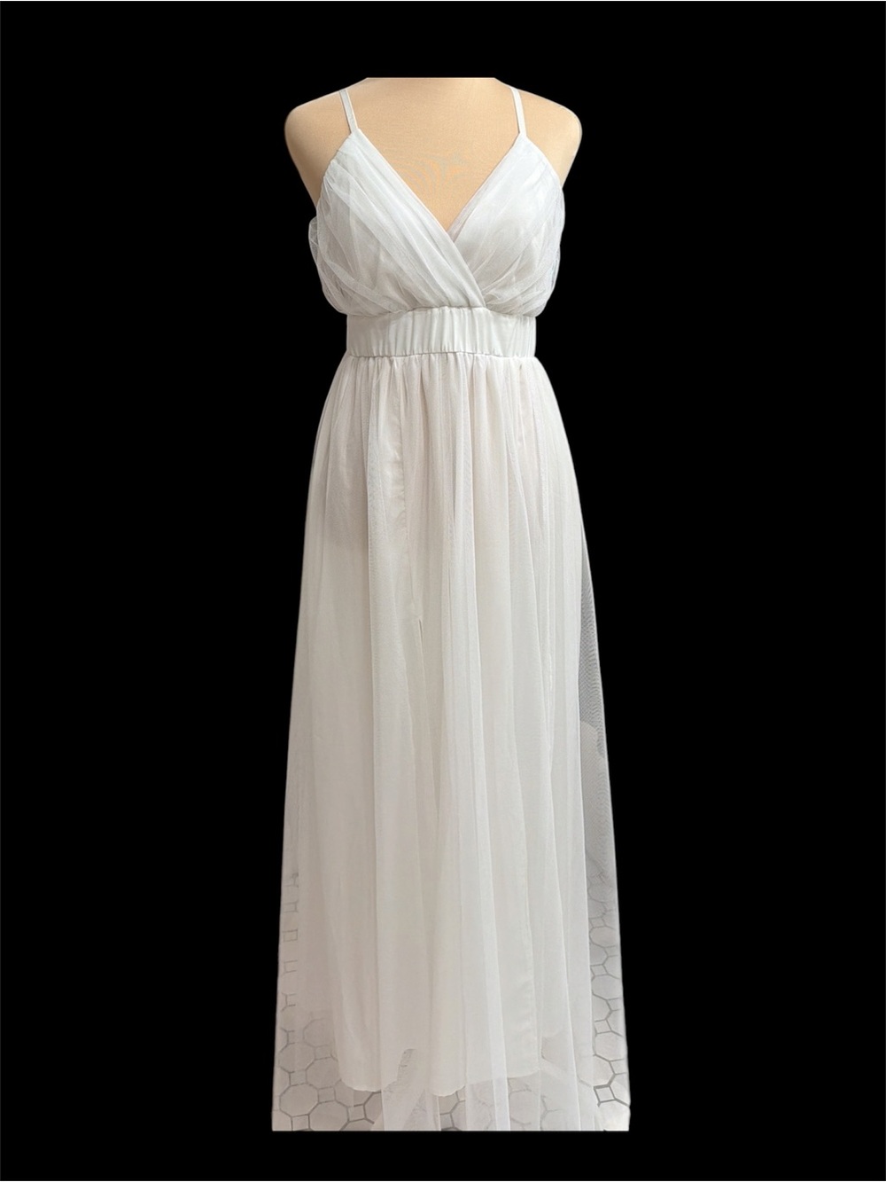 Elegant White Maxi Dress with Tulle Overlay